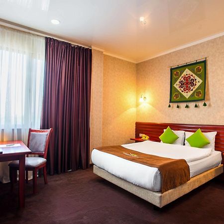 Green City Hotel บิชเคก ภายนอก รูปภาพ