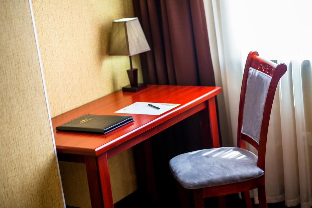 Green City Hotel บิชเคก ภายนอก รูปภาพ