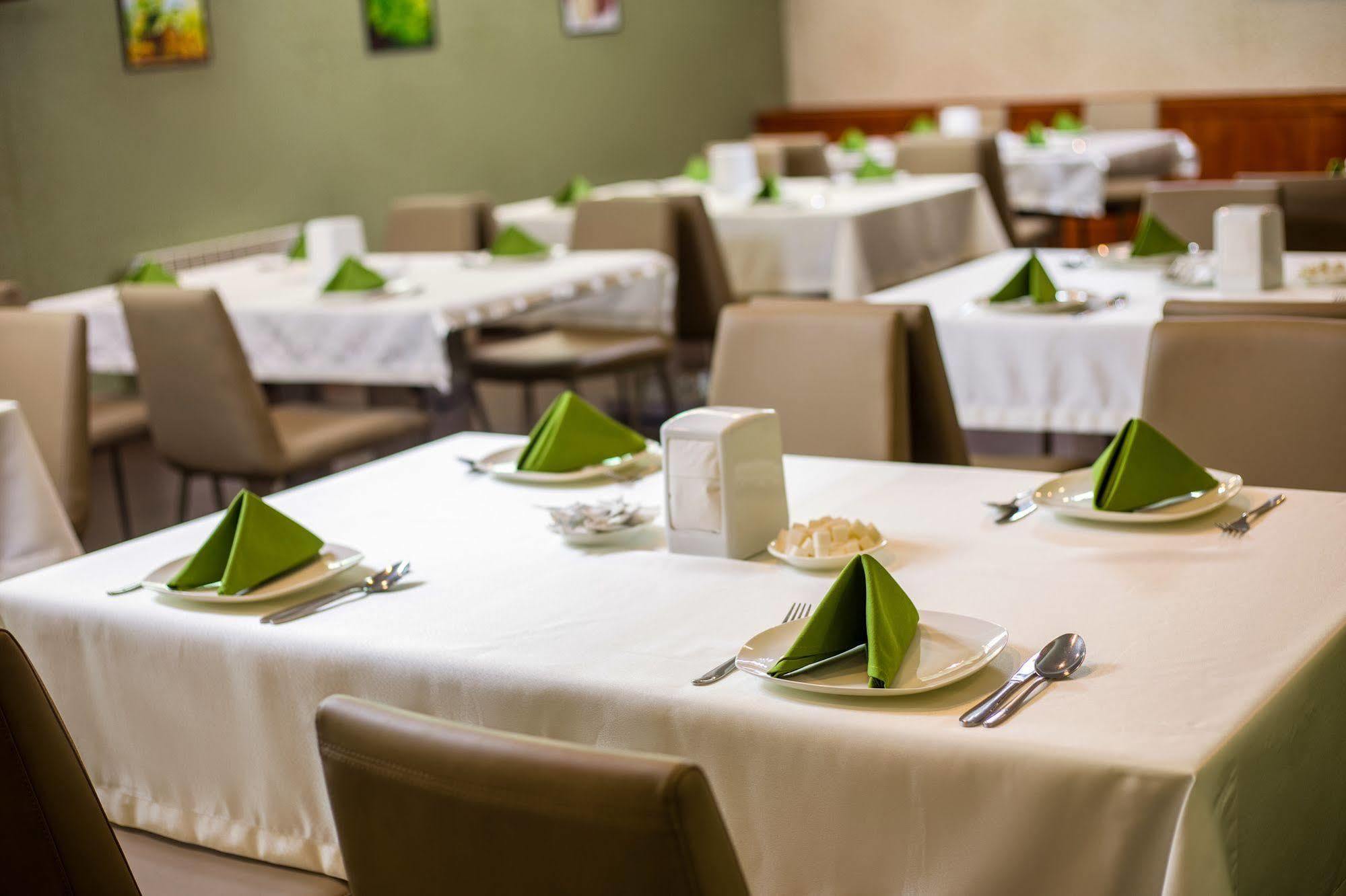 Green City Hotel บิชเคก ภายนอก รูปภาพ