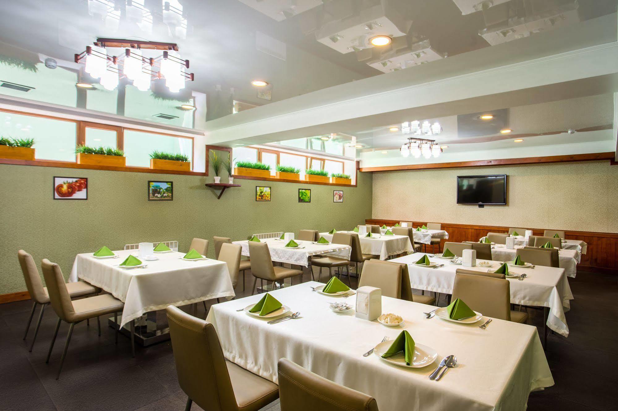 Green City Hotel บิชเคก ภายนอก รูปภาพ