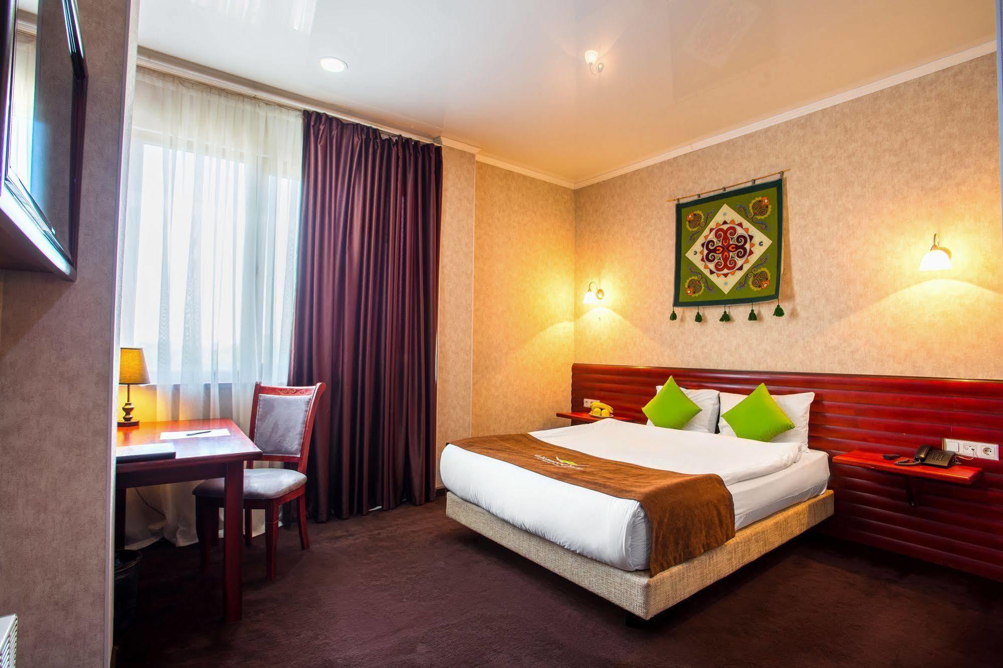 Green City Hotel บิชเคก ภายนอก รูปภาพ
