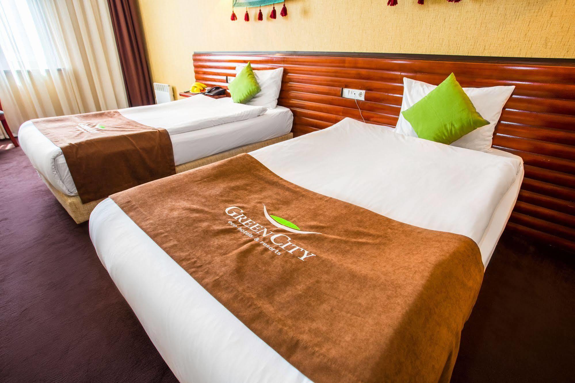 Green City Hotel บิชเคก ภายนอก รูปภาพ