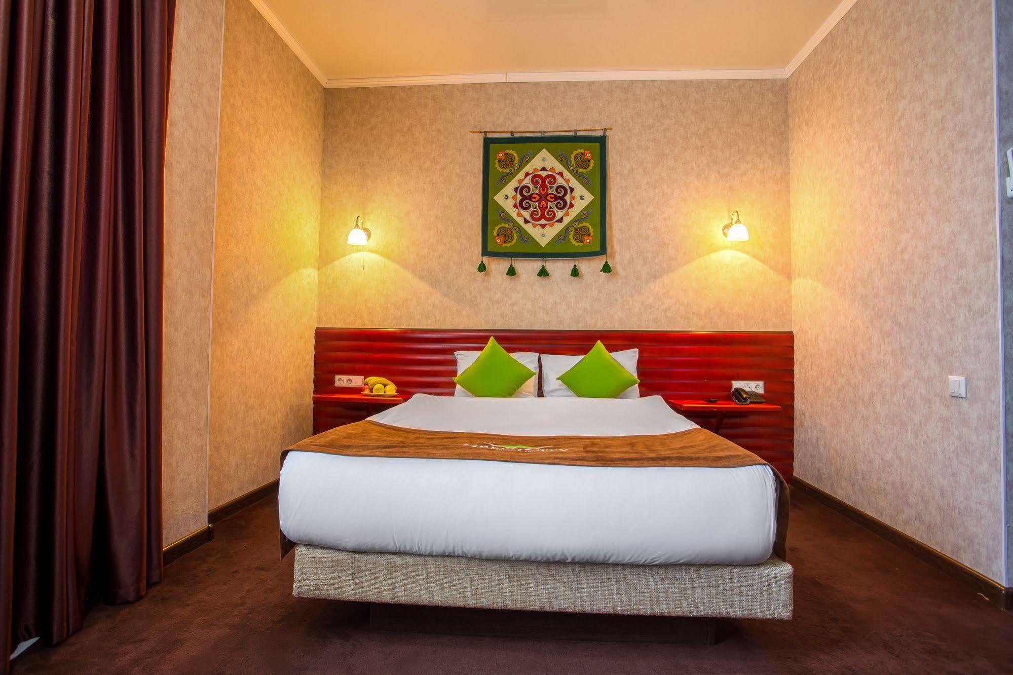 Green City Hotel บิชเคก ภายนอก รูปภาพ