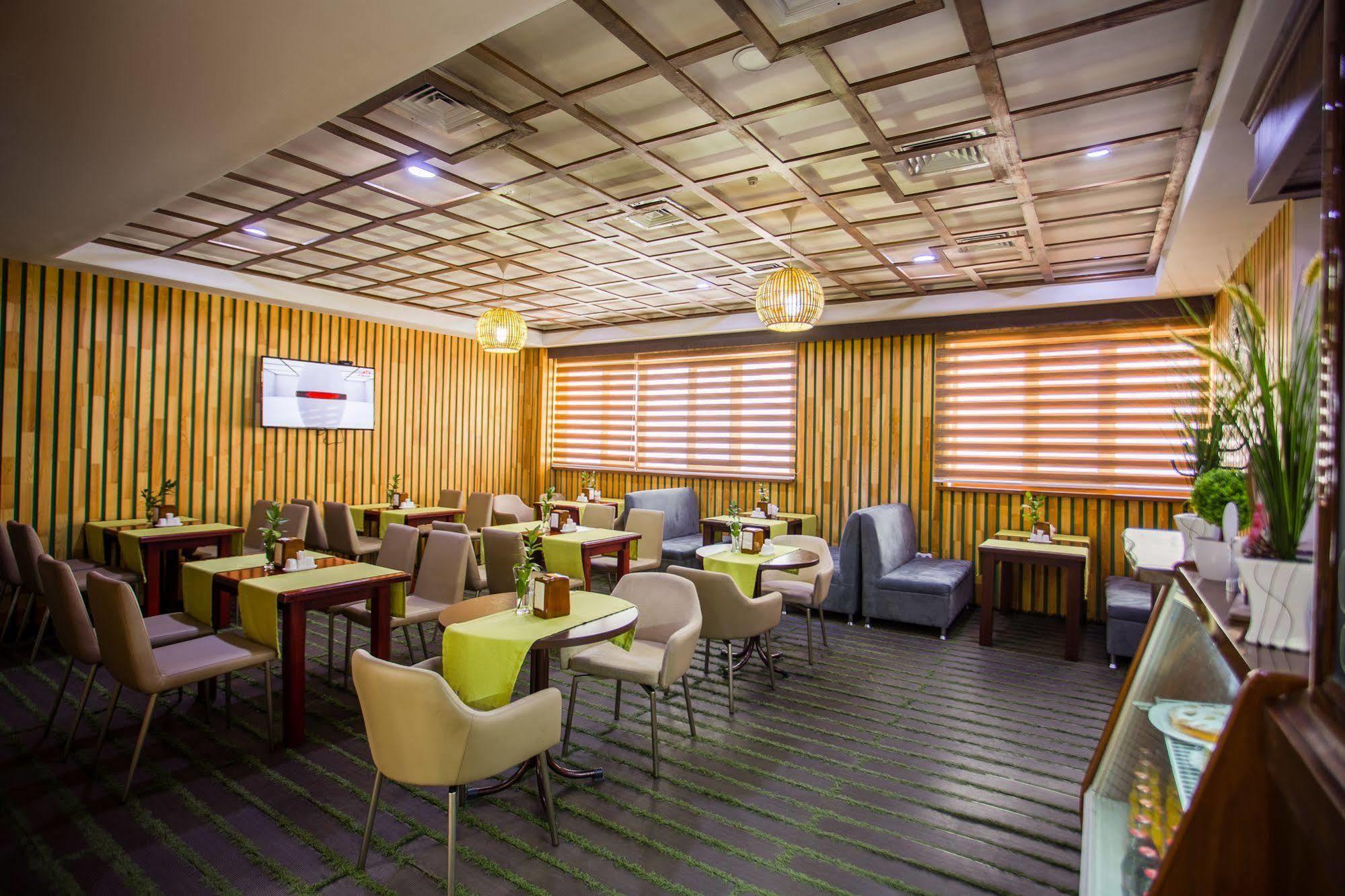 Green City Hotel บิชเคก ภายนอก รูปภาพ